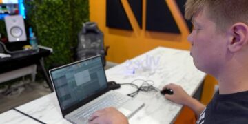 15 year old Logan P is already a Beast in FL Studio! Makes Crazy Beat on the Spot!