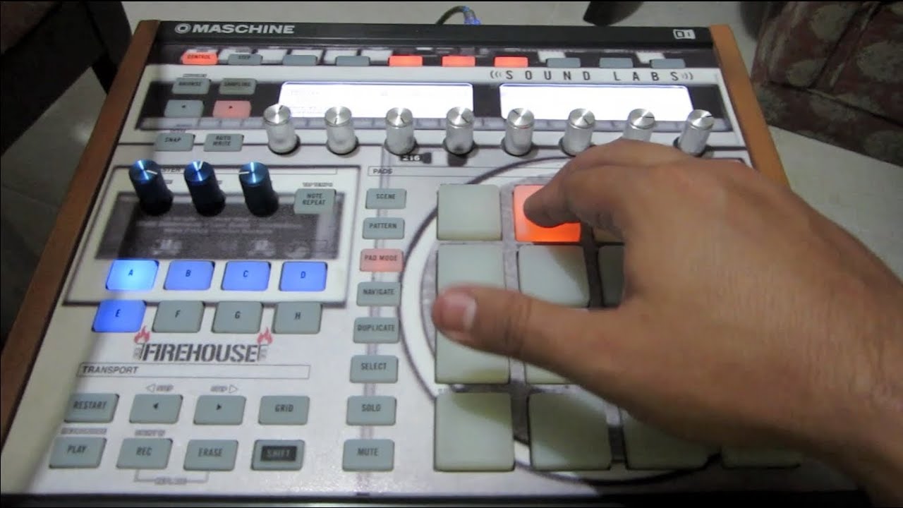 Asterix Making A Beat Using Native Instruments Maschine, Apple iPhone and vinyl records