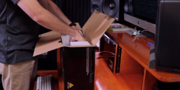 Behringer DeepMind 12D Analog Synthesizer – Unboxing