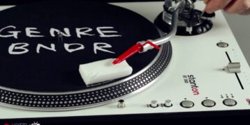 Cleaning a Turntable Needle With an Eraser Sponge