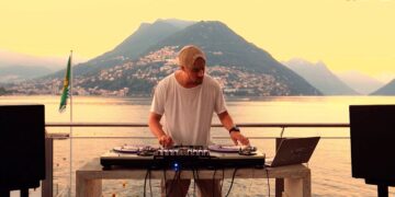 DJ JAY-K Performs Turntablism Routine Using Skrillex’s ‘Summit’