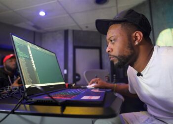 Drake & Lil Uzi Vert Producer Makes 4 Beats in 5 Minutes From SCRATCH! | Supah Mario Cookup