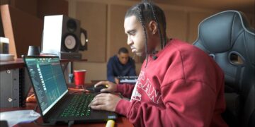 EST Gee & Lil Baby’s Multi-Platinum Producer Makes 5 DARK BEATS in 7 Mins! ForeveRolling Cookup