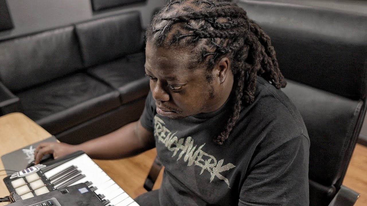 For Faster Sequencing Use Different Drum Patterns Instead Of More Melodies! Nard  & B Making A Beat