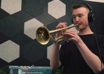 KingFisher makes a crazy beat from scratch in under 3 mins