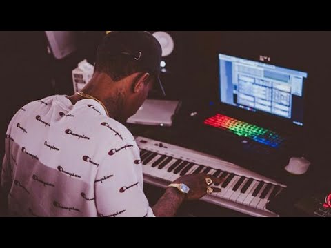 Lex Luger Cooking Up a Beat Live on Maschine