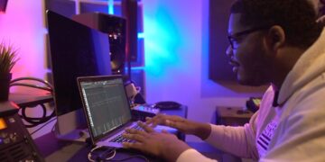 Lil Uzi Vert Multi-Platinum Producer DJ PLUGG is a Beat Making Machine! 4 Beats on 3 Different Daws!