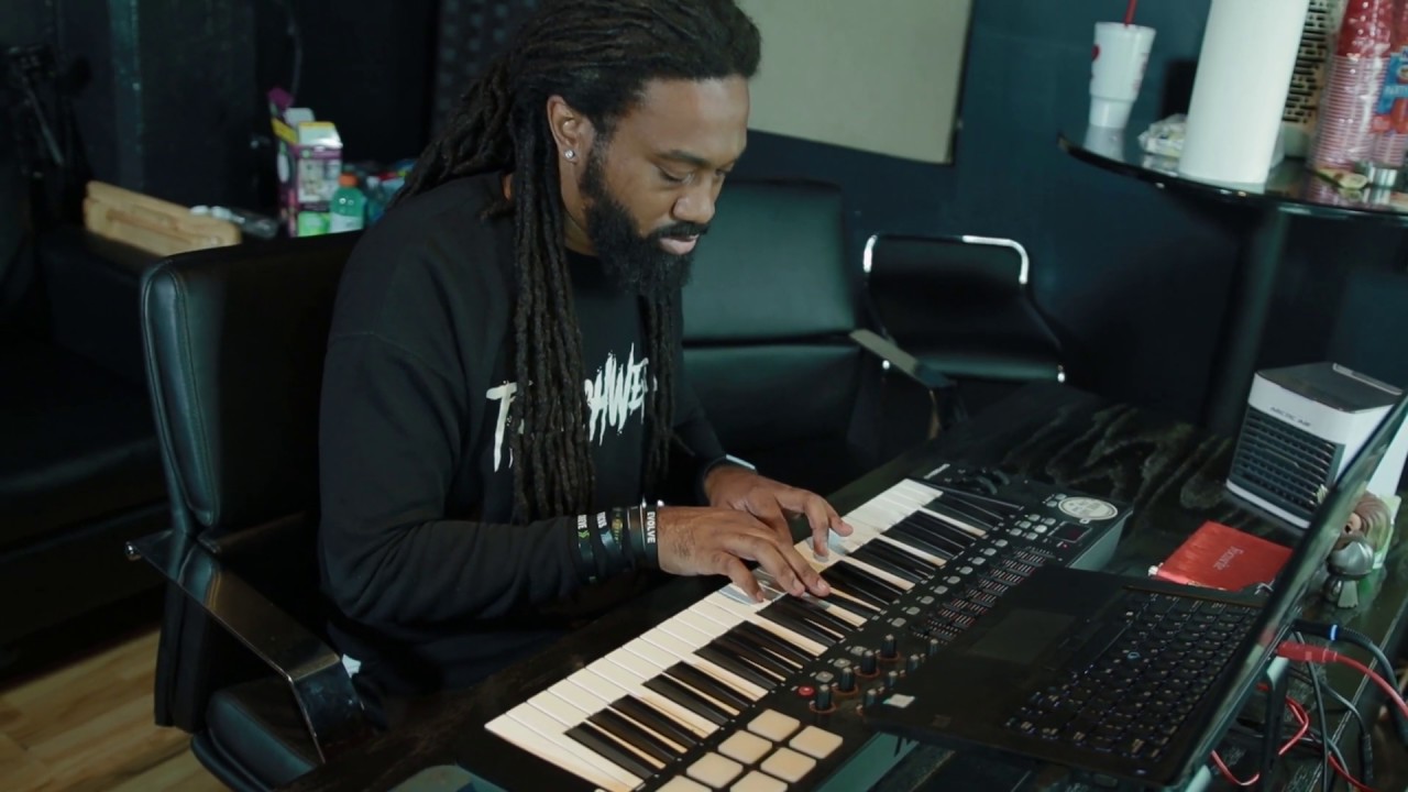 Nard & B Making A Quick Beat From Scratch