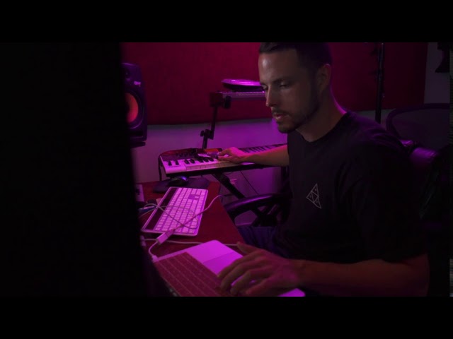 Producer makes a crazy trap beat from an Iphone ringtone, febreeze bottle, whiskey and more!