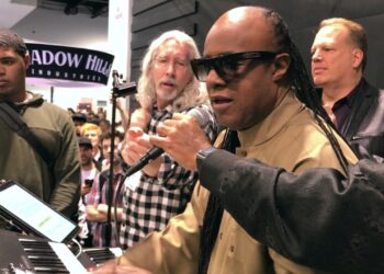 STEVIE WONDER plays KEYSCAPE!!