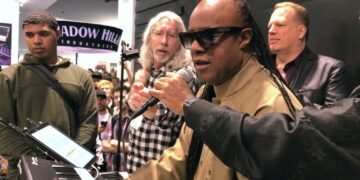 STEVIE WONDER plays KEYSCAPE!!