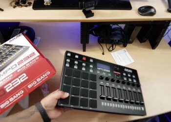 Studio life ep 5 | Akai mpd 232 – Behringer Ultragain Pro mic preamp & Headphone amp | Unboxing mpc