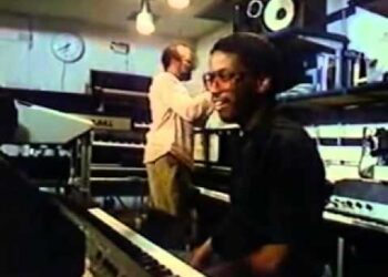 Touchscreen DAW in 1984? (Herbie Hancock & Quincy Jones jam with Fairlight CMI)