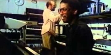 Touchscreen DAW in 1984? (Herbie Hancock & Quincy Jones jam with Fairlight CMI)