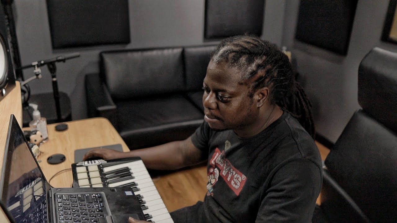 You Can’t Have Trench Horns Without The French Horn! Nard & B Making A Beat From Scratch