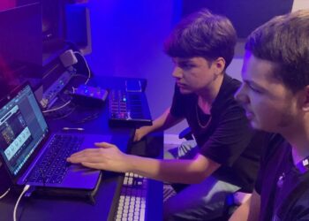 Young Producers BEATCHEFF makes Two Insane Beats in Minutes!