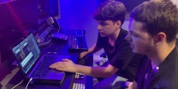 Young Producers BEATCHEFF makes Two Insane Beats in Minutes!