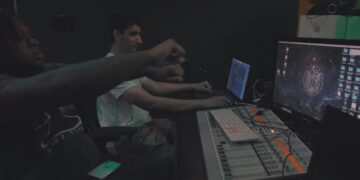 Timmydahitman makes beats at FUTURE’S studio