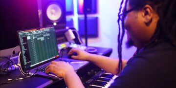 Lil Baby Multi-Platinum Producer “B-Rackz” Makes 2 INSANE Beats in Minutes!!