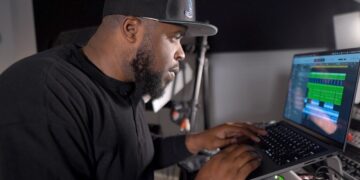 Made a Crazy Beat using Logic Pro and Splice Loops🔥