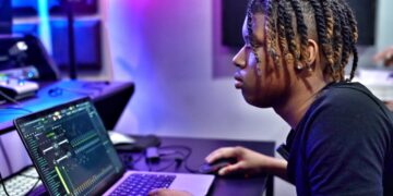 13 Year Old Producer “Beats By Avery” Made 3 Crazy Beats in 15 Mins 🤯