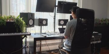 CASHGANG producer Kingfisher makes 5 CRAZY beats using his loops in the studio