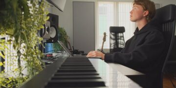 🔥 MONEYMAN’S PRODUCER makes 5 FIRE BEATS in the STUDIO using his own loops  🤯