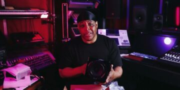 E-A-SKI Unboxing Of The Avantone Pro- MIXCUBE ACTIVE