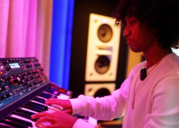 Future & Rich Amiri Producer Shows Start – Finish How He Makes Beats From Scratch (Step by Step)