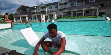 Making Beats In The Pool