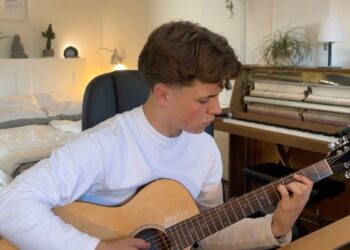 Billboard Producer Explains How To Make Dark Guitar Beats