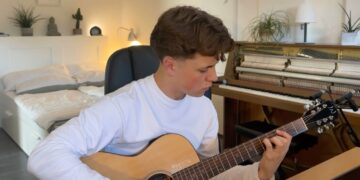 Billboard Producer Explains How To Make Dark Guitar Beats