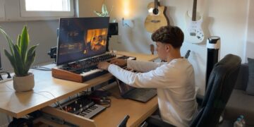 Billboard Producer Makes A HIT BEAT in 5 MINUTES (From Scratch!)