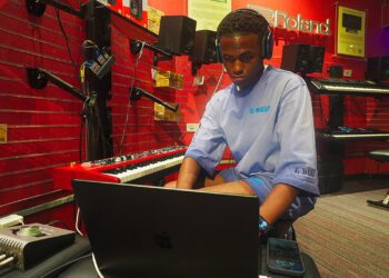 Making Beats In Guitar Center