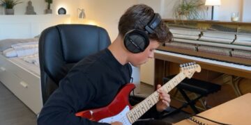 NBA YoungBoy’s Guitarist Makes A Beat For Him From Scratch