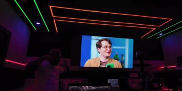 Inside the Studio: Twysted Genius Makes Heat & SB Skooly Performs LIVE 🔥